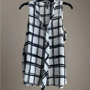 Heart&Soul Top Size Med Black/White/Plaid Front Tye Bottom Side Slits Sleeveless